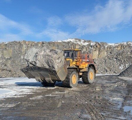 Bröderna Anderssons Grus - hjullastare med stenblock
