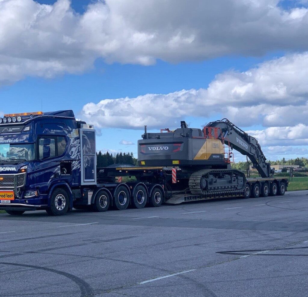 Bröderna Anderssons Grus - maskintrailer och grävmaskin